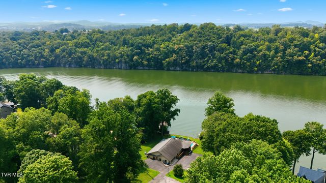 788 Lake Point Drive, Piney Flats, TN 37686
