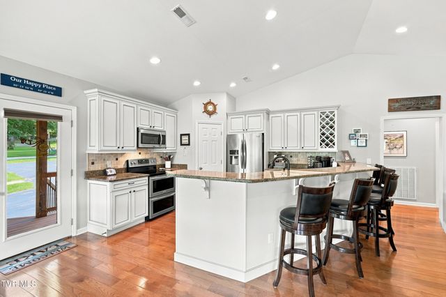 788 Lake Point Drive, Piney Flats, TN 37686