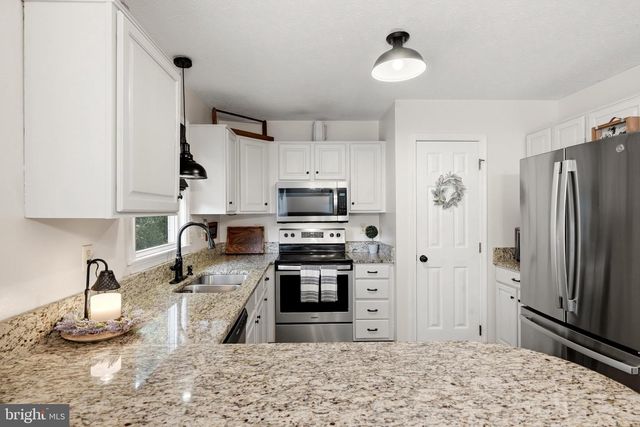 98 BENNETT SHADE LN, Martinsburg, WV 25403