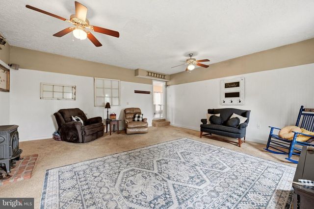 98 BENNETT SHADE LN, Martinsburg, WV 25403