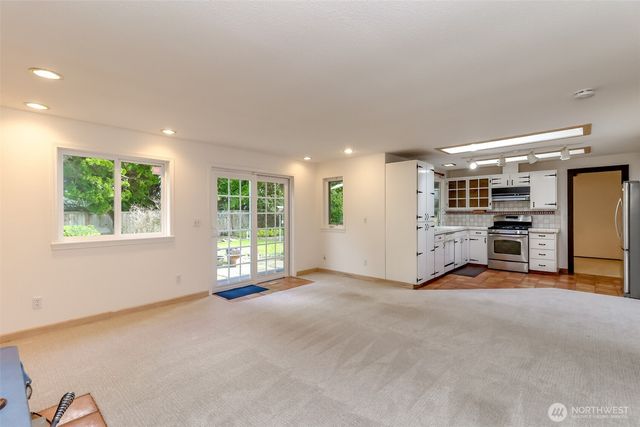 32334 9th Avenue S, Federal Way, WA 98003