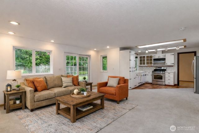 32334 9th Avenue S, Federal Way, WA 98003