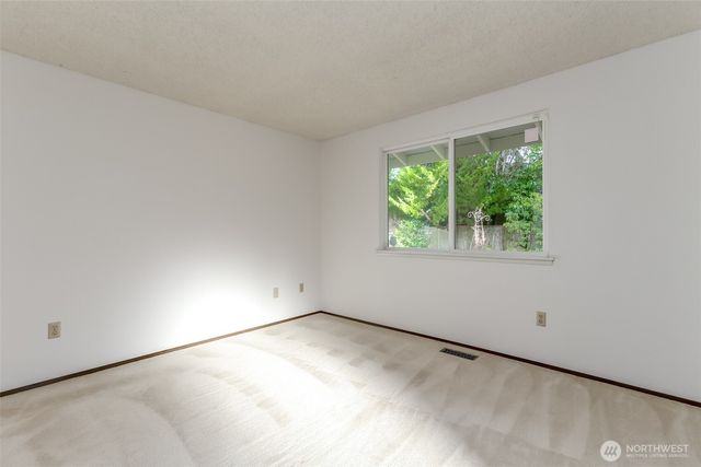 32334 9th Avenue S, Federal Way, WA 98003