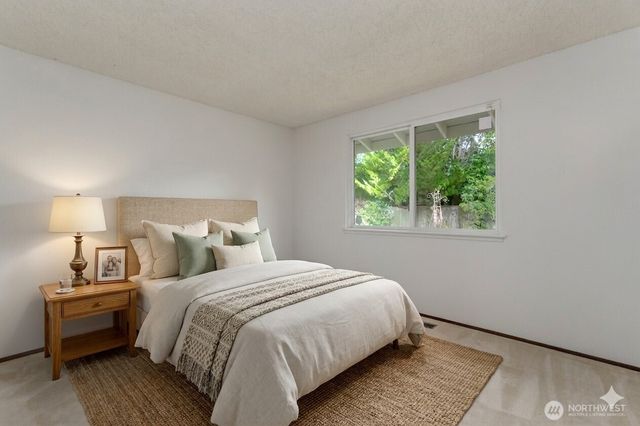 32334 9th Avenue S, Federal Way, WA 98003