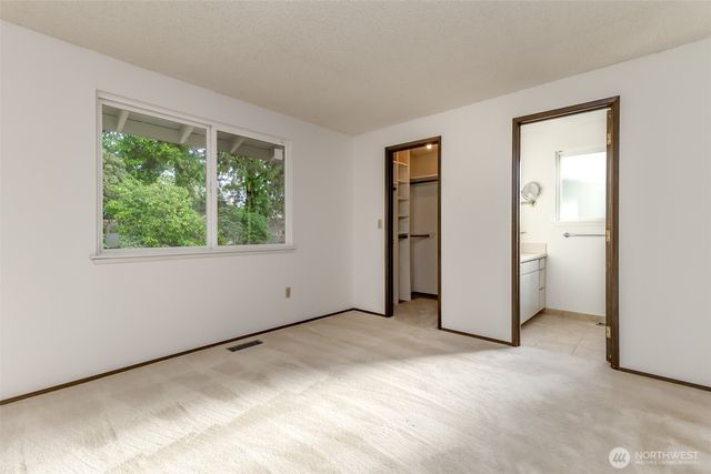 32334 9th Avenue S, Federal Way, WA 98003