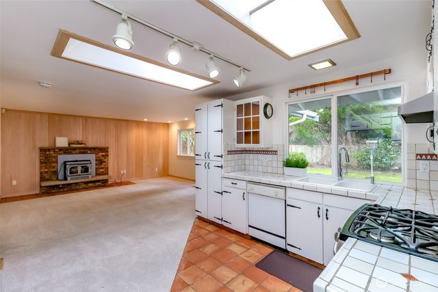 32334 9th Avenue S, Federal Way, WA 98003