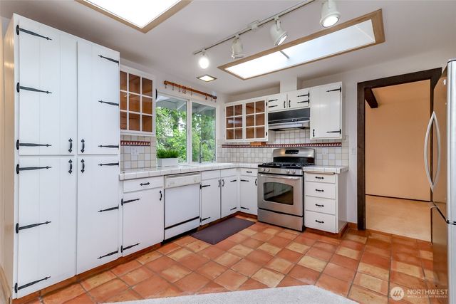 32334 9th Avenue S, Federal Way, WA 98003