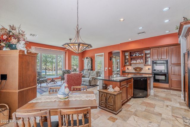 2160 E KENWOOD Street, Mesa, AZ 85213