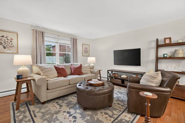 156 Kingston St 156, North Andover, MA 01845
