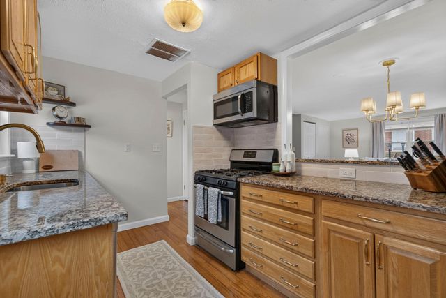 156 Kingston St 156, North Andover, MA 01845