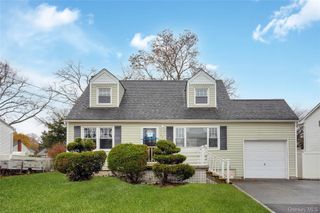842 Brook Street, West Babylon, NY 11704