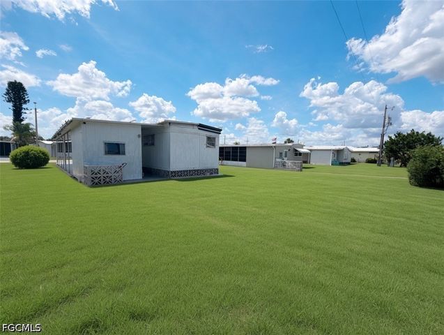 514 Blossom CT, North Fort Myers, FL 33917