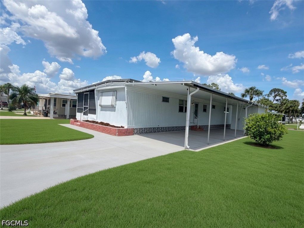 514 Blossom CT, North Fort Myers, FL 33917