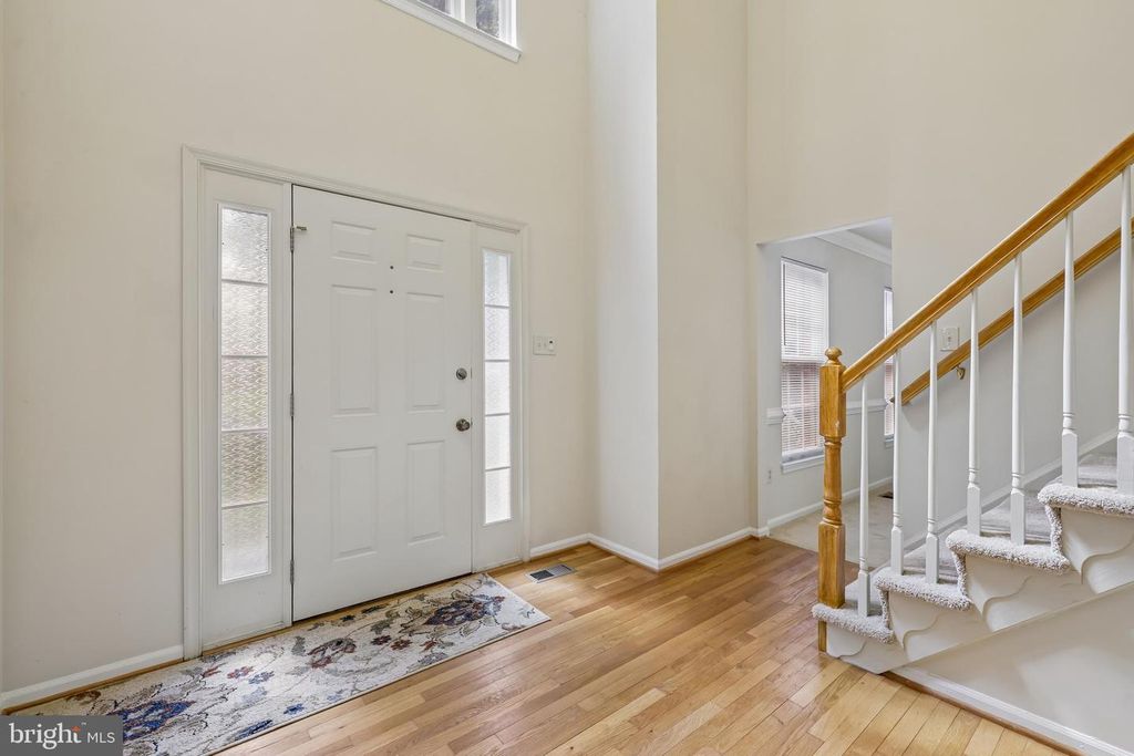 Image 10 of property listing at 1 CHAGALL CT, North Potomac, MD 20878