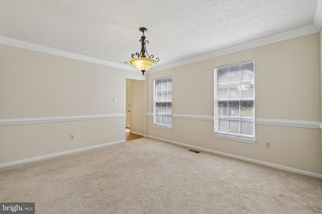 Image 13 of property listing at 1 CHAGALL CT, North Potomac, MD 20878