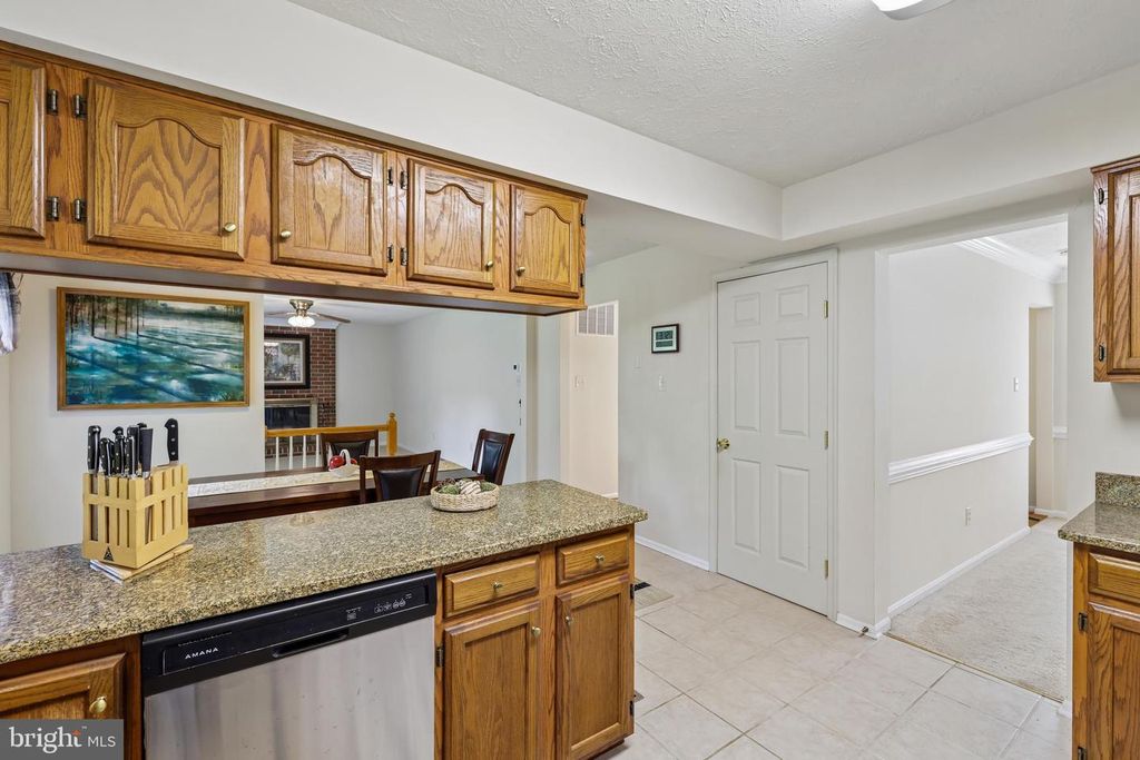 Image 22 of property listing at 1 CHAGALL CT, North Potomac, MD 20878