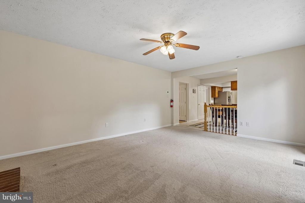 Image 25 of property listing at 1 CHAGALL CT, North Potomac, MD 20878