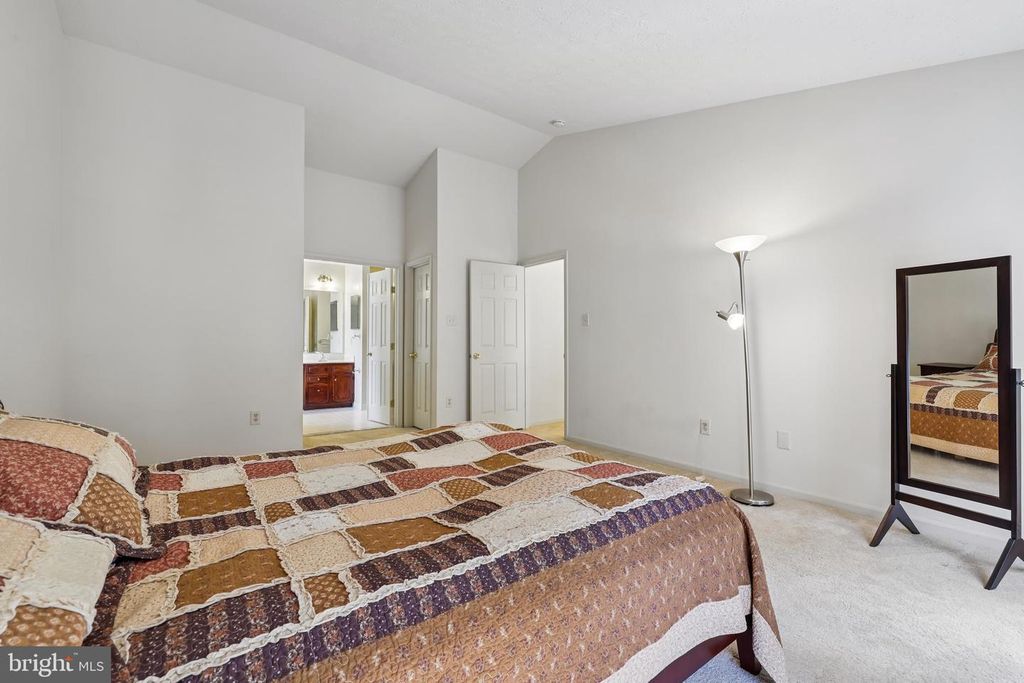 Image 32 of property listing at 1 CHAGALL CT, North Potomac, MD 20878