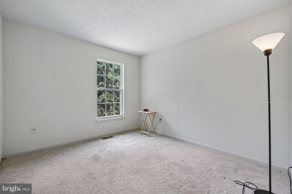 Image 37 of property listing at 1 CHAGALL CT, North Potomac, MD 20878
