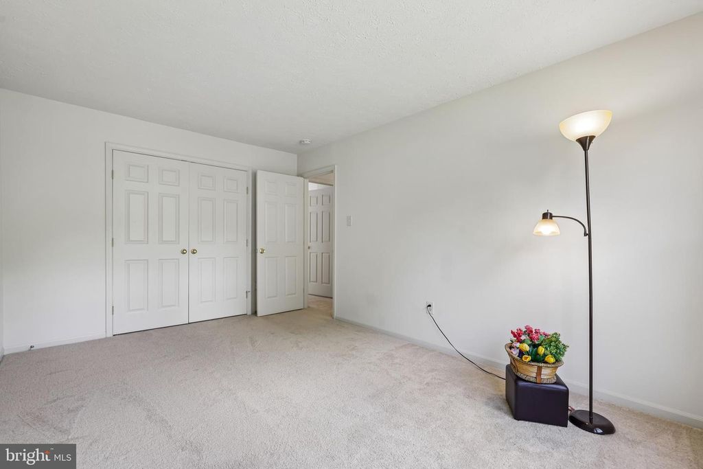 Image 40 of property listing at 1 CHAGALL CT, North Potomac, MD 20878