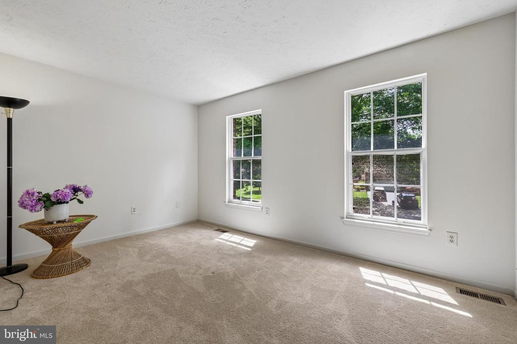 Image 41 of property listing at 1 CHAGALL CT, North Potomac, MD 20878