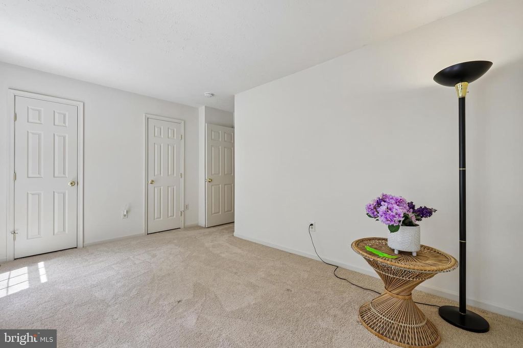 Image 42 of property listing at 1 CHAGALL CT, North Potomac, MD 20878