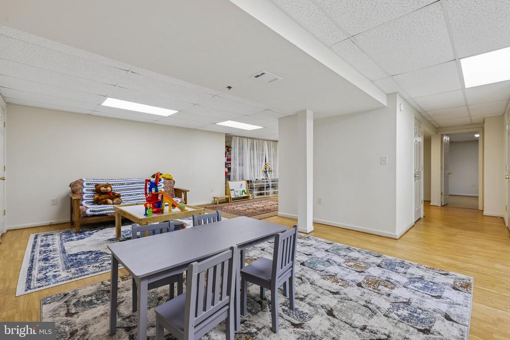 Image 47 of property listing at 1 CHAGALL CT, North Potomac, MD 20878
