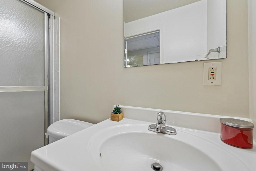 Image 50 of property listing at 1 CHAGALL CT, North Potomac, MD 20878