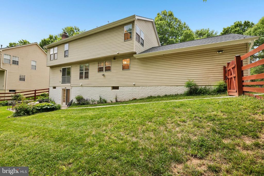 Image 57 of property listing at 1 CHAGALL CT, North Potomac, MD 20878
