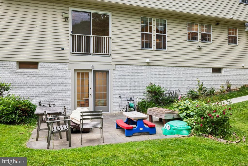 Image 59 of property listing at 1 CHAGALL CT, North Potomac, MD 20878