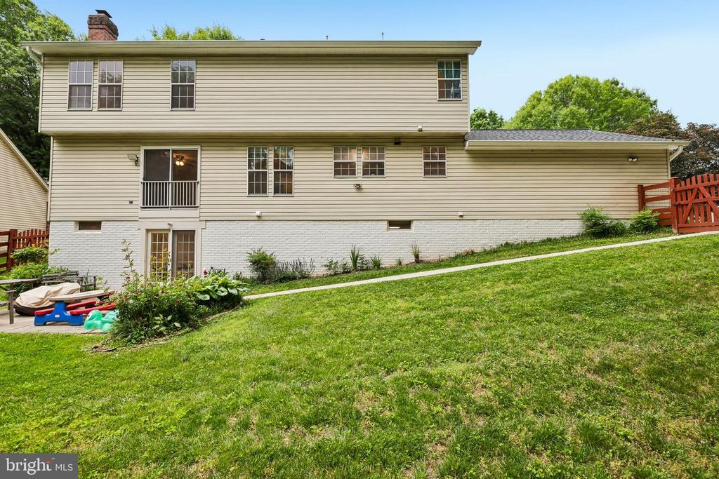 Image 60 of property listing at 1 CHAGALL CT, North Potomac, MD 20878