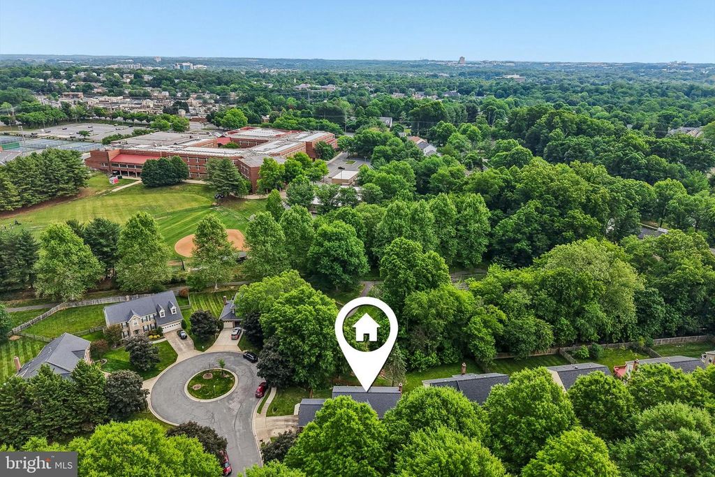 Image 67 of property listing at 1 CHAGALL CT, North Potomac, MD 20878