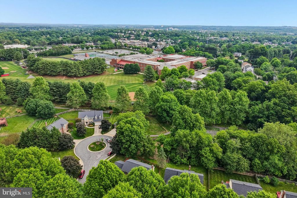 Image 68 of property listing at 1 CHAGALL CT, North Potomac, MD 20878