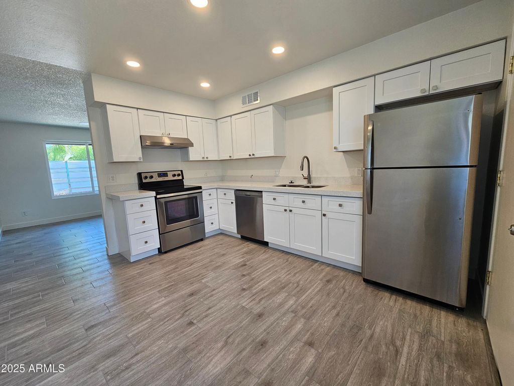 2535 W MISSOURI Avenue, Phoenix, AZ 85017