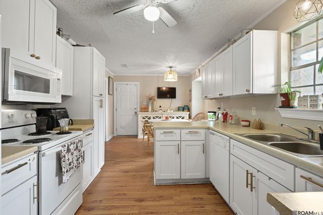 10525 Carmel Dr, Central, LA 70818