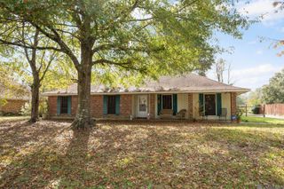 10525 Carmel Dr, Central, LA 70818