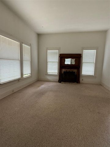 208 E State Street, Eagle Lake, TX 77434