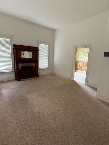 208 E State Street, Eagle Lake, TX 77434