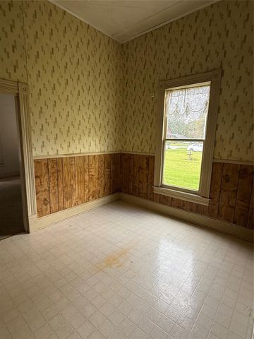 208 E State Street, Eagle Lake, TX 77434