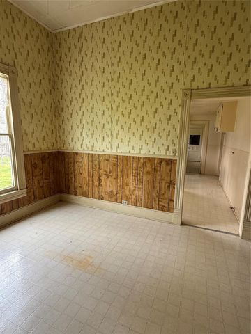 208 E State Street, Eagle Lake, TX 77434