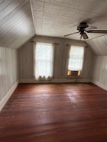 208 E State Street, Eagle Lake, TX 77434