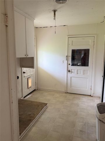 208 E State Street, Eagle Lake, TX 77434