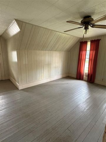 208 E State Street, Eagle Lake, TX 77434