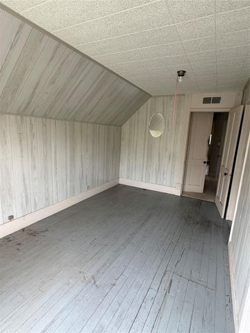 208 E State Street, Eagle Lake, TX 77434