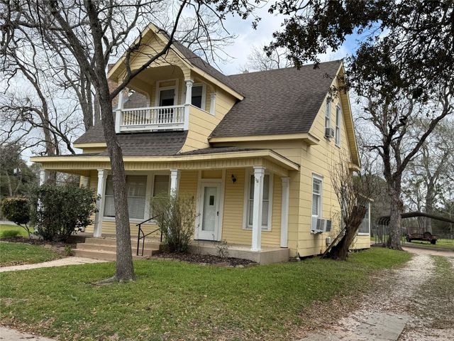 208 E State Street, Eagle Lake, TX 77434