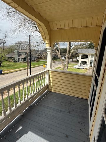 208 E State Street, Eagle Lake, TX 77434