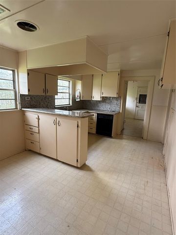 208 E State Street, Eagle Lake, TX 77434