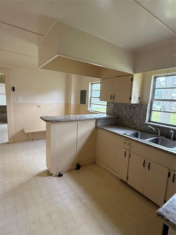 208 E State Street, Eagle Lake, TX 77434