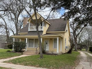 208 E State Street, Eagle Lake, TX 77434