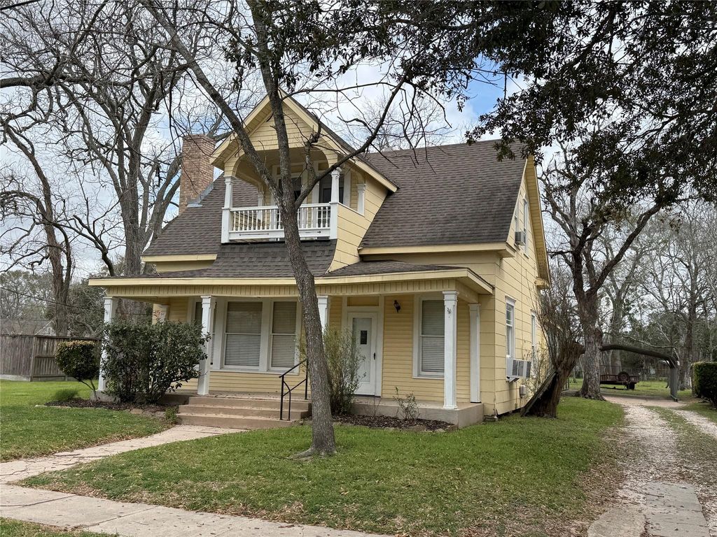 208 E State Street, Eagle Lake, TX 77434